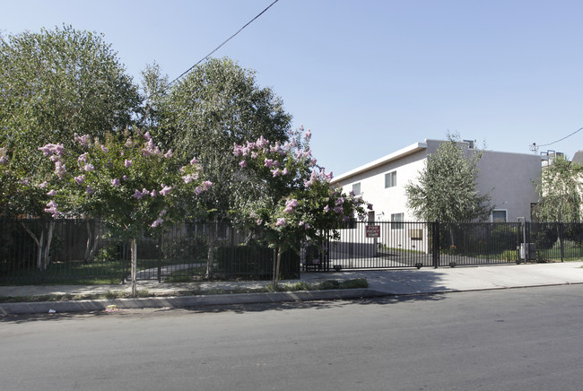 11808-11812 Hart St in North Hollywood, CA - Foto de edificio - Building Photo