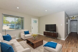 595 Lakeridge Cir SE in Conyers, GA - Foto de edificio - Building Photo