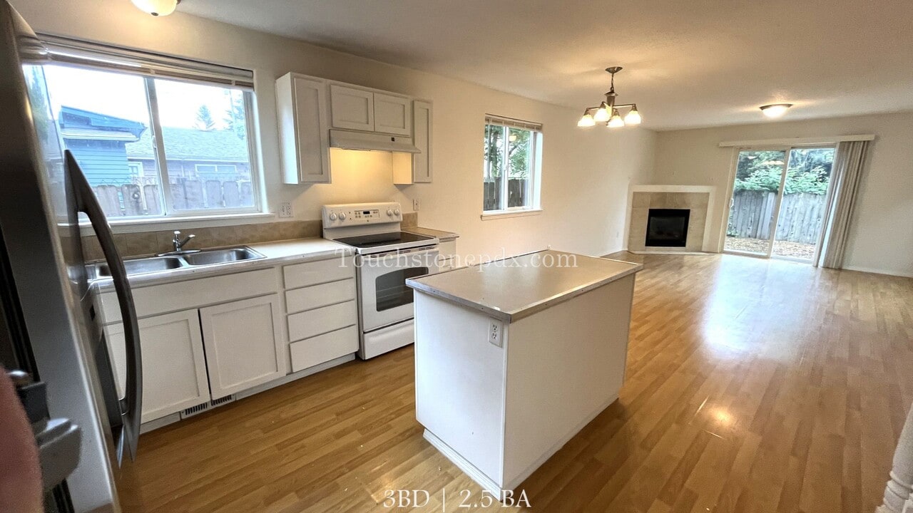 1227 NE 84th Ave in Portland, OR - Building Photo