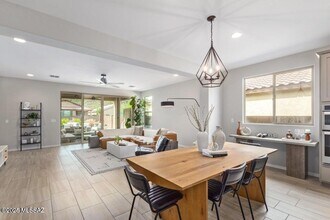 8461 N Van Cleeve Ln in Tucson, AZ - Building Photo - Building Photo