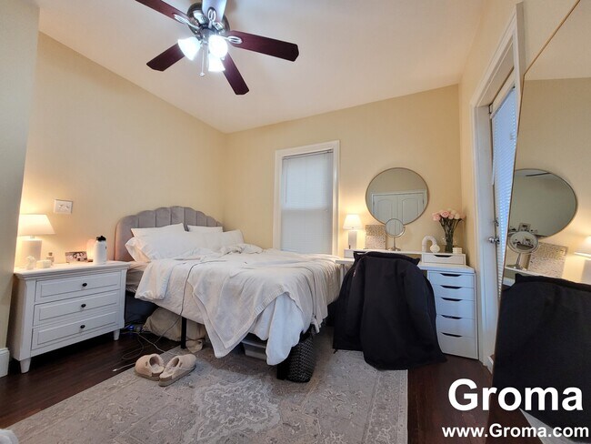 81 Hillside St, Unit 1 in Boston, MA - Foto de edificio - Building Photo