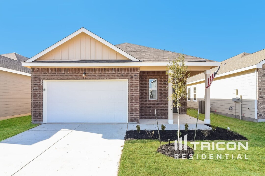 14384 Gunsight Pass in San Antonio, TX - Building Photo