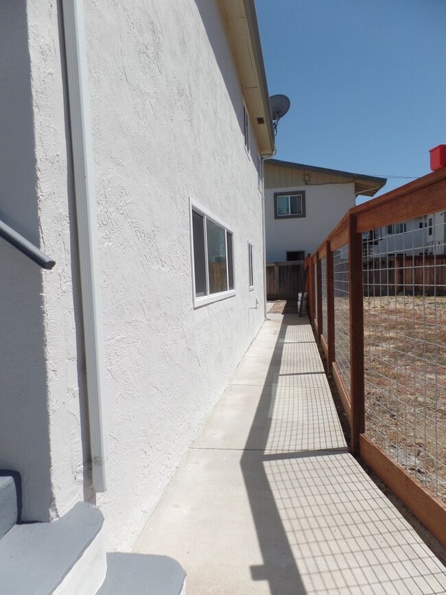 513 Fourth St in Rodeo, CA - Building Photo - Building Photo