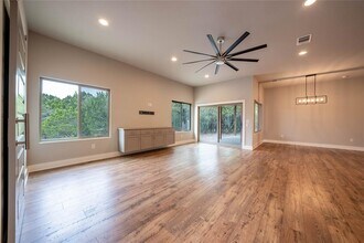 21802 Surrey Ln in Lago Vista, TX - Building Photo - Building Photo