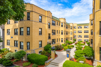 Rockwell Courtyard Apartments in Chicago, IL - Foto de edificio - Building Photo