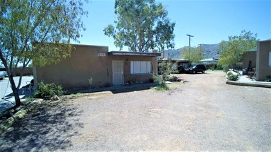 829 E Hazel Dr in Phoenix, AZ - Foto de edificio - Building Photo