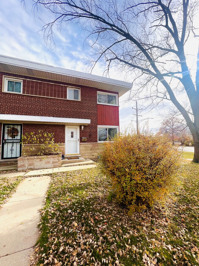 property at 140 E Northwest Hwy