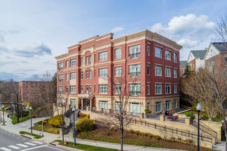 Residences at Lyon Hill in Arlington, VA - Foto de edificio - Primary Photo