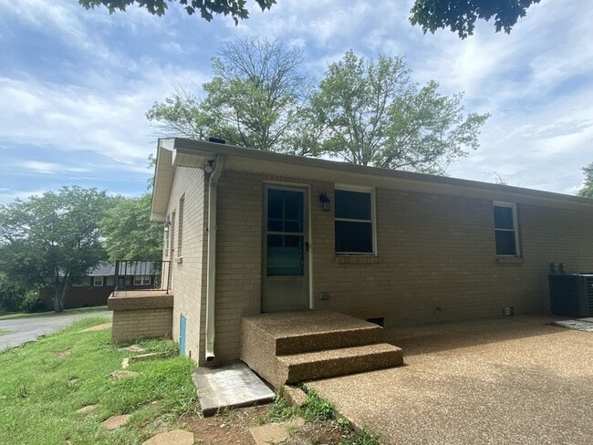 923 Oak Vale Dr in Nashville, TN - Building Photo - Building Photo