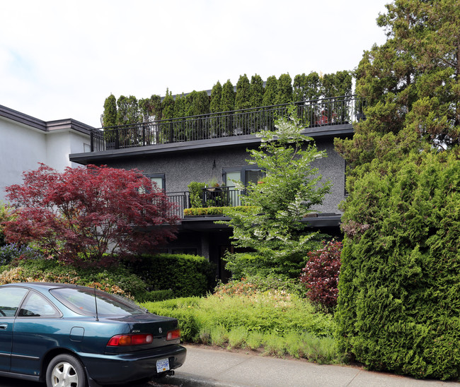 2365 W 1st Ave in Vancouver, BC - Building Photo - Primary Photo