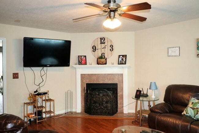 3657 Aurora Dr in Clarksville, TN - Building Photo - Building Photo