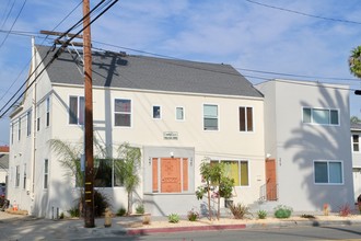 215 W 8th St in Long Beach, CA - Building Photo - Other