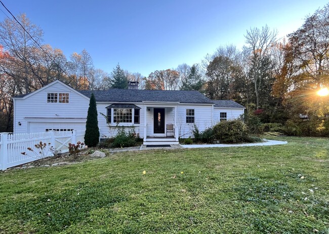 property at 158 Jelliff Mill Rd