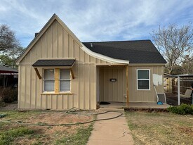 2108 27th St in Lubbock, TX - Building Photo