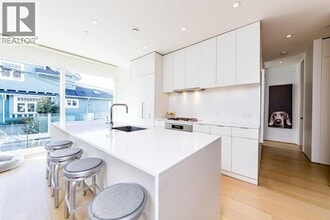 1641 Collingwood St in Vancouver, BC - Building Photo - Building Photo