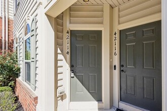 42114 Piebald Sq in Aldie, VA - Building Photo - Building Photo
