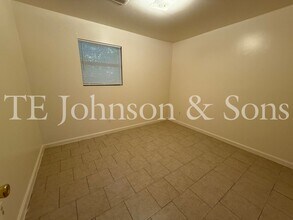 1606 Oak Croft Dr in Winston-Salem, NC - Building Photo - Building Photo