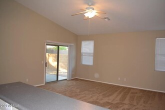 16950 W Nottingham Way in Surprise, AZ - Foto de edificio - Building Photo