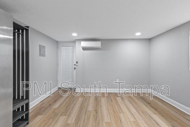 2541 W Main St in Tampa, FL - Building Photo - Building Photo