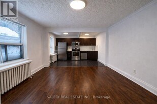 2404 Queen St E in Toronto, ON - Building Photo