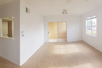 1040 Villagio Cir in Sarasota, FL - Building Photo - Building Photo