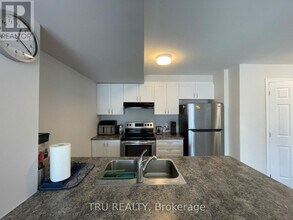 31 Zoisite Private in Ottawa, ON - Building Photo - Building Photo