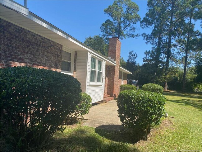 1013 Arberdale Dr in Fayetteville, NC - Building Photo - Building Photo