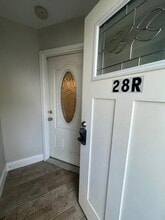 28 Otis St, Unit 28R in Somerville, MA - Foto de edificio - Building Photo