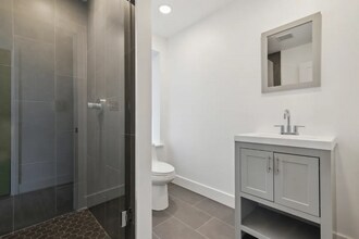 5039 Spruce St in Philadelphia, PA - Building Photo - Building Photo