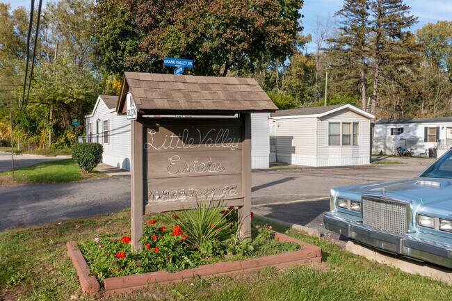 Little Valley Estates in Farmington Hills, MI - Foto de edificio - Building Photo