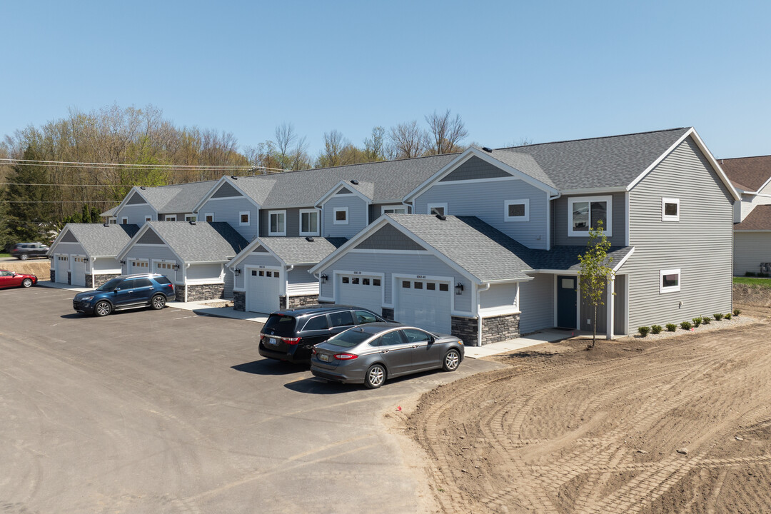 Fairway Corners Townhomes in Grandville, MI - Building Photo