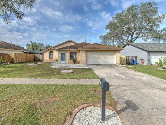1202 Windhorst Ridge Dr in Brandon, FL - Building Photo - Building Photo
