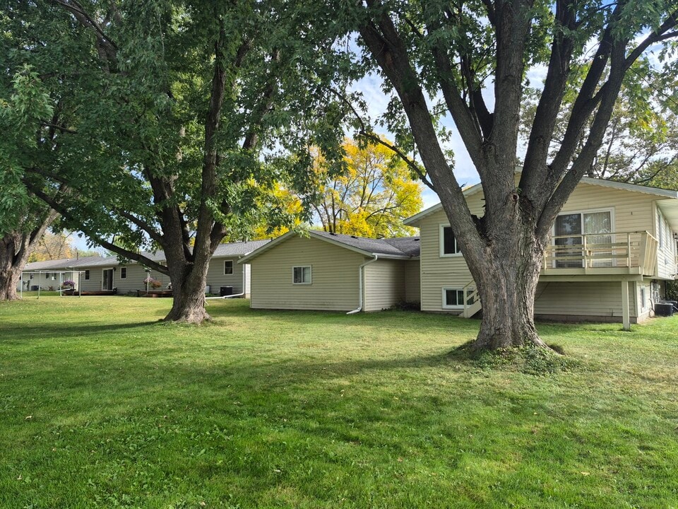 515 W 13th St in Marshfield, WI - Building Photo