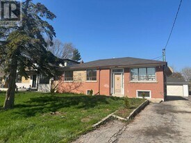 451 Sandmere Pl in Oakville, ON - Building Photo