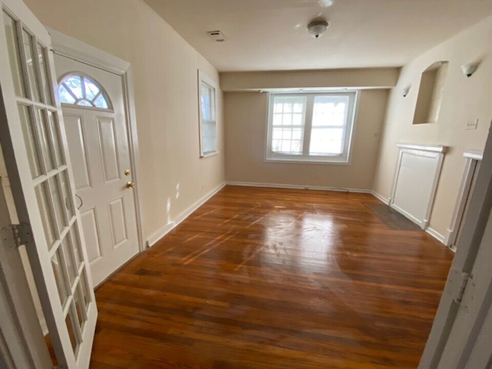 8 Doors in Cols in Columbus, GA - Building Photo