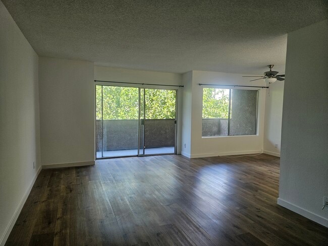 The Benezra Family Limited Partnership 2 LP in Reseda, CA - Building Photo - Building Photo