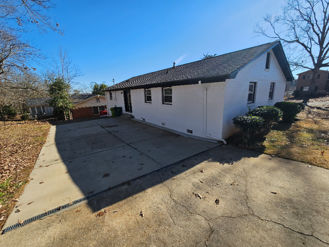 1619 Emerald Rd in Columbia, SC - Building Photo - Building Photo