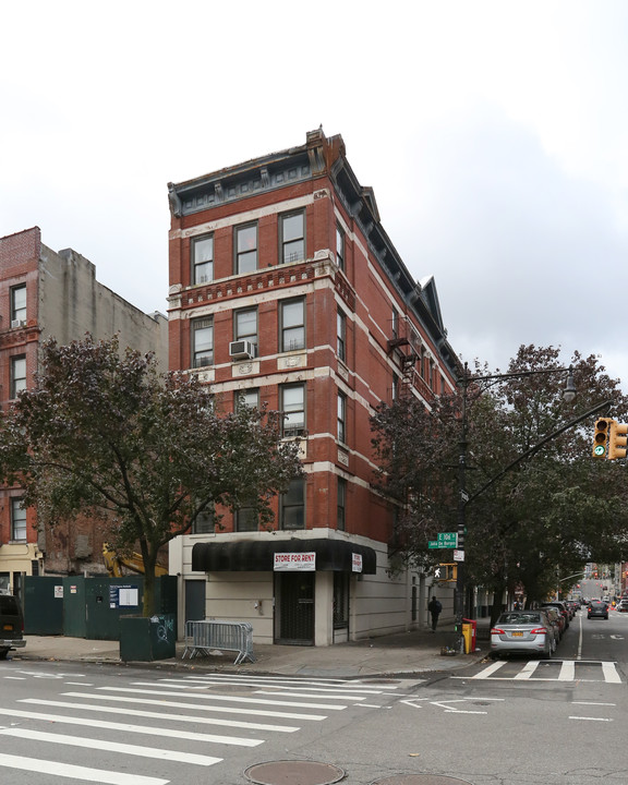 150 E 106th St in New York, NY - Foto de edificio