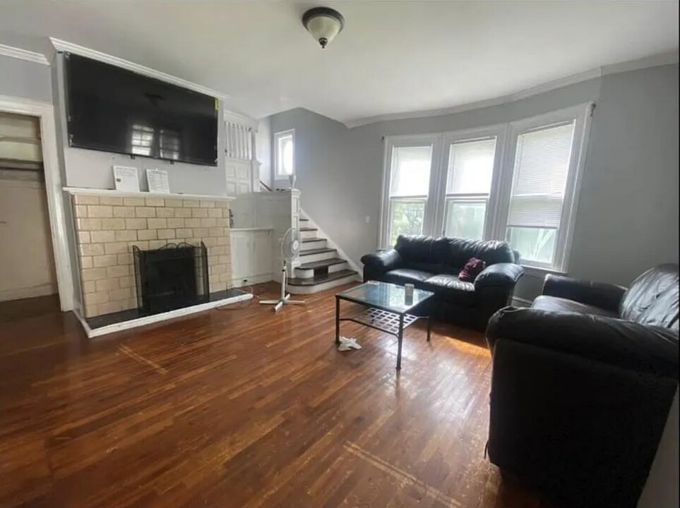 21 Haendel St, Unit 7Bedroom in Binghamton, NY - Building Photo