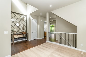 15312 NE Woodland Pl in Woodinville, WA - Foto de edificio - Building Photo