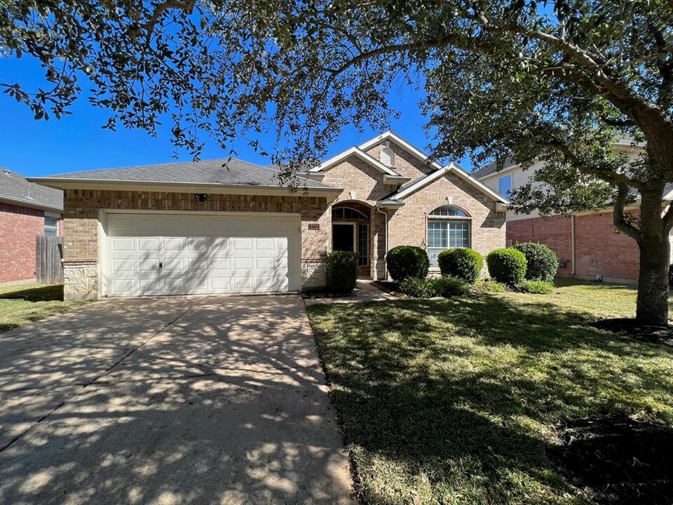 8722 Auburn Glen Ln in Houston, TX - Building Photo