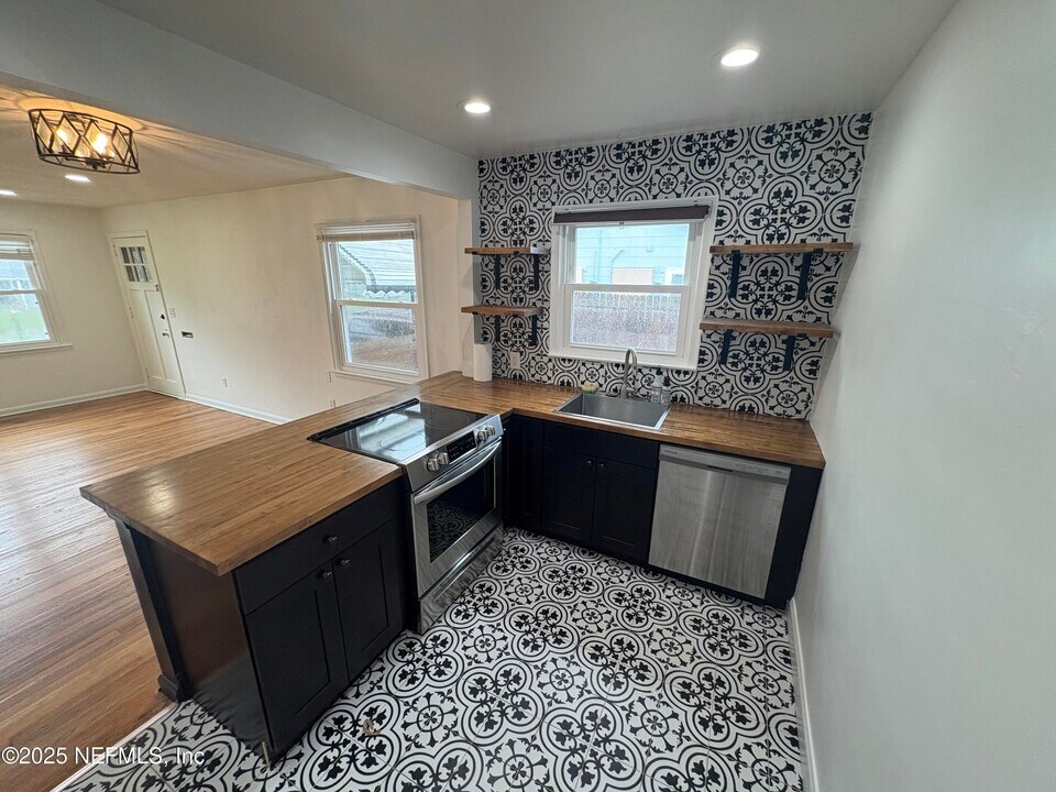 4458 Manchester Rd in Jacksonville, FL - Building Photo