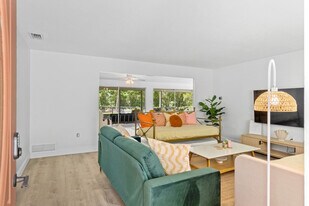 460 Magellan Dr in Sarasota, FL - Building Photo