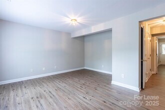 9618 Blossom Hill Dr in Huntersville, NC - Building Photo - Building Photo