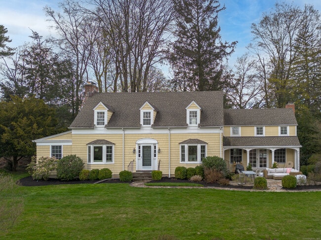 3 Holmewood Ln in New Canaan, CT - Building Photo - Building Photo