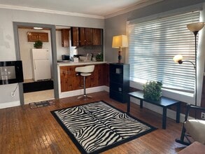 919 Oak Ln in Clarksville, TN - Foto de edificio - Building Photo