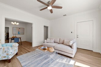 2629 E Houston St in San Antonio, TX - Building Photo - Building Photo