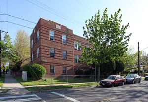 400 Douglas St NE Apartments