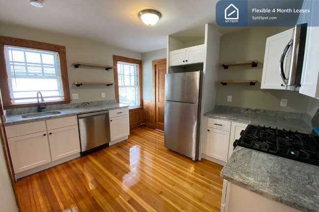 65 Sterling St in Somerville, MA - Building Photo - Building Photo