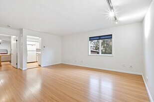 700 10th St, Unit Apt 1 in Secaucus, NJ - Building Photo